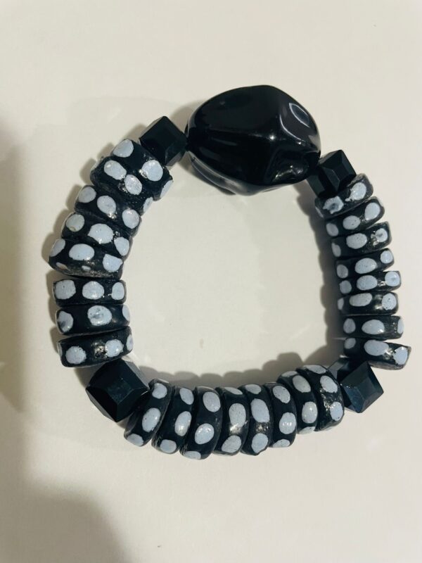 Polka dot stony bracelet